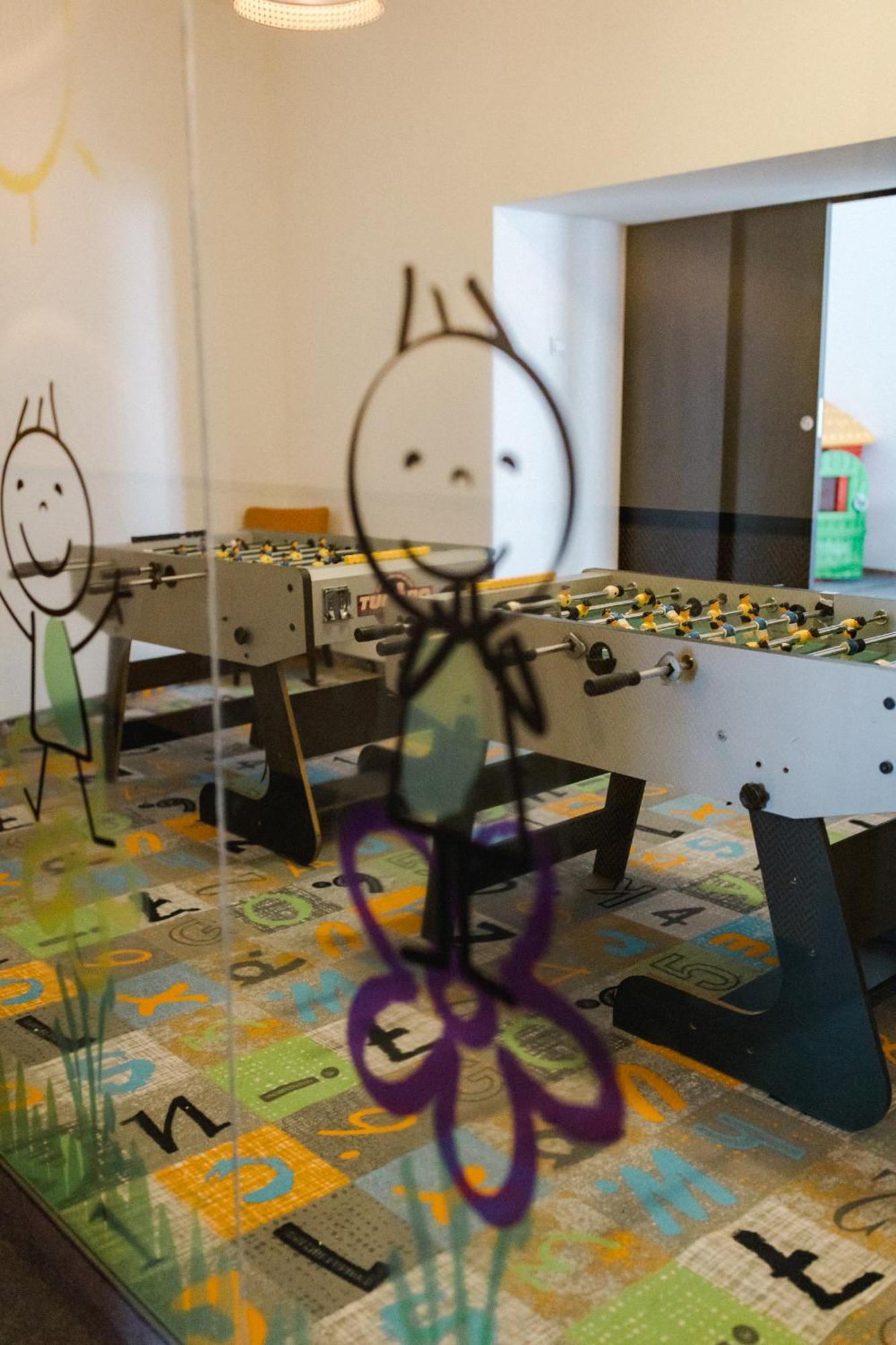 ホテル Parkowe シュチルク エクステリア 写真